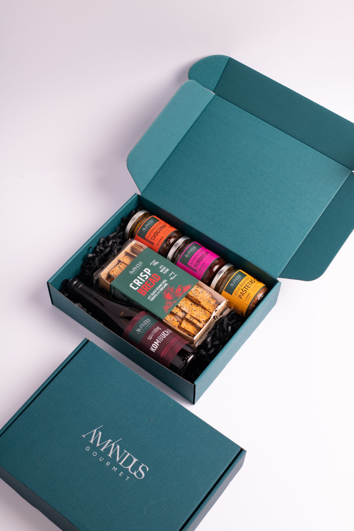 Small gourmet gift set: kombucha, condiments and crispbreads