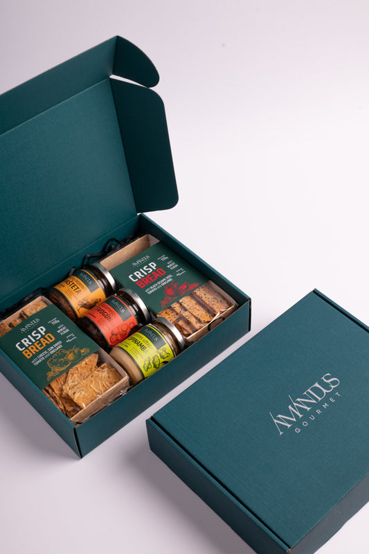 Small gourmet gift set: condiments and crispbreads
