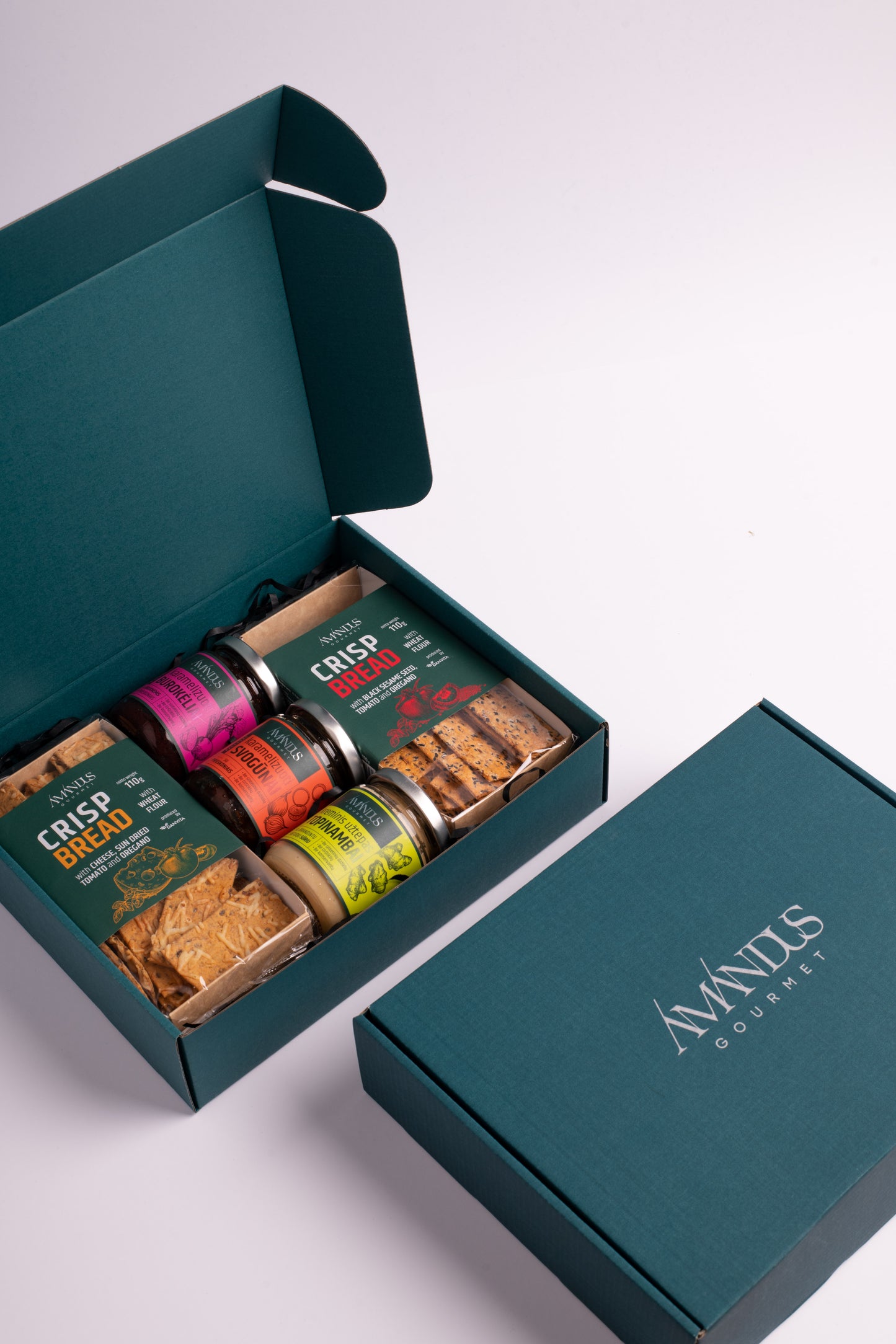 Small gourmet gift set: condiments and crispbreads