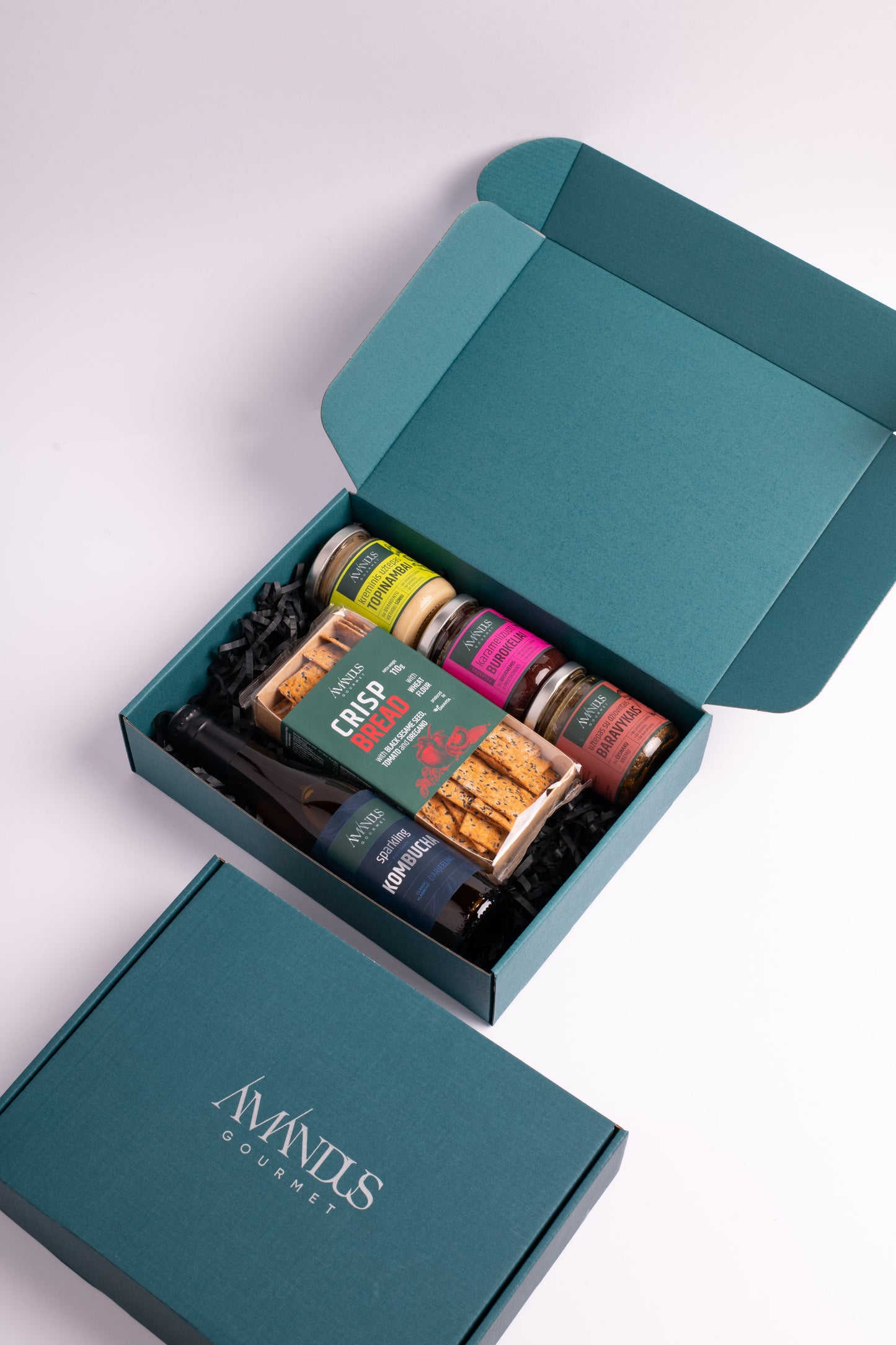 Small gourmet gift set: kombucha, condiments and crispbreads